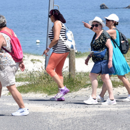 MARCHE DU 27 MAI A CLEDER ( PHOTOS NON LIBRES DE DROIT)
